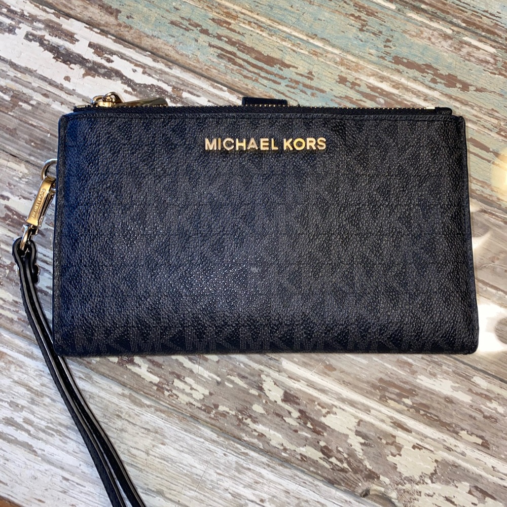 Michael Kors wristlet